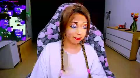 Nicole online show from 03/11/25, 09:24