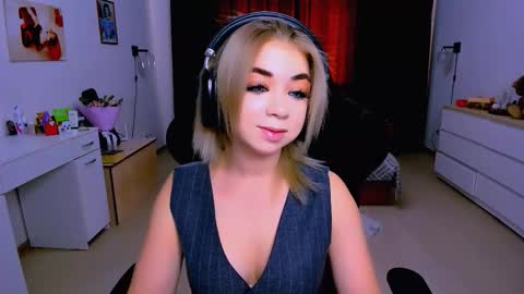 Nicole online show from 09/12/25, 08:25