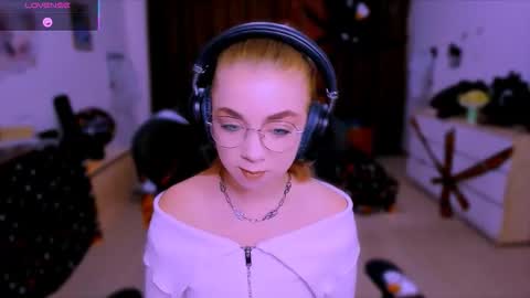 Nicole online show from 10/22/25, 11:54