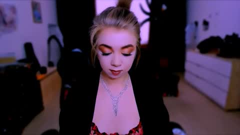 Nicole online show from 11/05/25, 08:03