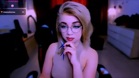 Nicole online show from 11/06/25, 08:04