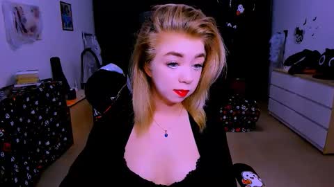 Nicole online show from 11/08/25, 05:12