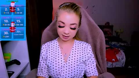 Nicole online show from 12/15/25, 01:59