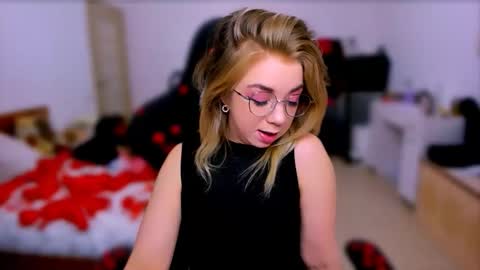 Snapshot of blinkofeyess chatting on 03/05/26, 05:58 Nicole online show from 03/05/26, 05:58
