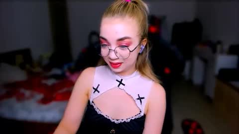 Snapshot of blinkofeyess chatting on 03/11/26, 07:03 Nicole online show from 03/11/26, 07:03