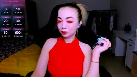 Snapshot of blinkofeyess chatting on 07/17/26, 11:06 Nicole online show from 07/17/26, 11:06