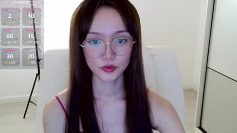 Snapshot of blon_kater chatting on 12/18/24, 07:26 YoYo online show from 12/18/24, 07:26