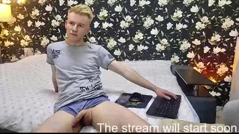 blond_boy69 online show from 05/13/26, 09:44