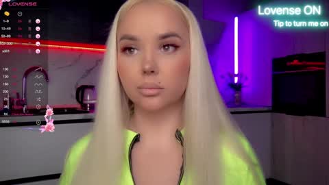 Snapshot of blond_diamond chatting on 01/22/25, 08:07 Lana online show from 01/22/25, 08:07