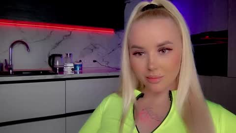 Snapshot of blond_diamond chatting on 01/25/25, 01:30 Lana online show from 01/25/25, 01:30