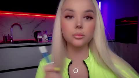 Snapshot of blond_diamond chatting on 02/21/25, 01:44 Lana online show from 02/21/25, 01:44