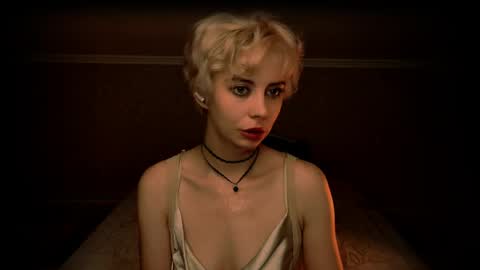 Snapshot of blond_ice_ann chatting on 05/10/26, 07:02 blond_ice_ann online show from 05/10/26, 07:02