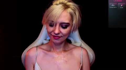 Snapshot of blond_ice_ann chatting on 07/11/26, 09:05 blond_ice_ann online show from 07/11/26, 09:05