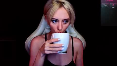 Snapshot of blond_ice_ann chatting on 07/12/26, 11:18 blond_ice_ann online show from 07/12/26, 11:18
