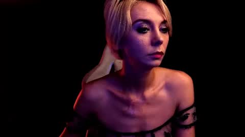 Snapshot of blond_ice_ann chatting on 07/27/26, 07:21 blond_ice_ann online show from 07/27/26, 07:21