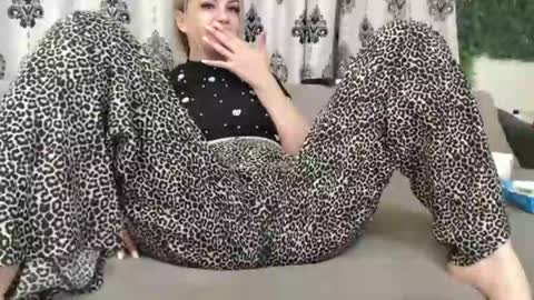 blonddaiana23 online show from 04/26/26, 01:03