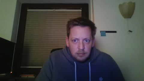 Snapshot of blonde32m chatting on 12/15/24, 01:24 blonde32m online show from 12/15/24, 01:24