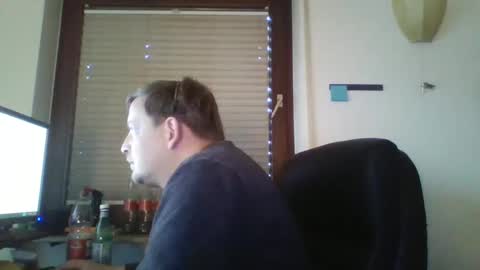 Snapshot of blonde32m chatting on 12/17/24, 02:33 blonde32m online show from 12/17/24, 02:33