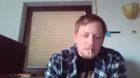 Snapshot of blonde32m chatting on 01/12/25, 02:41 blonde32m online show from 01/12/25, 02:41