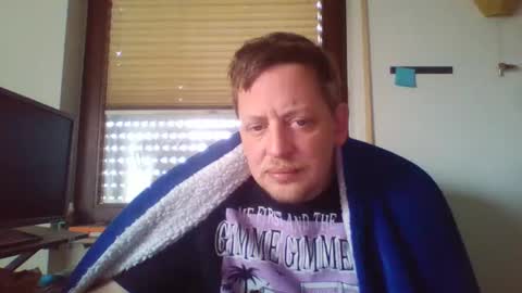 Snapshot of blonde32m chatting on 02/09/25, 08:22 blonde32m online show from 02/09/25, 08:22