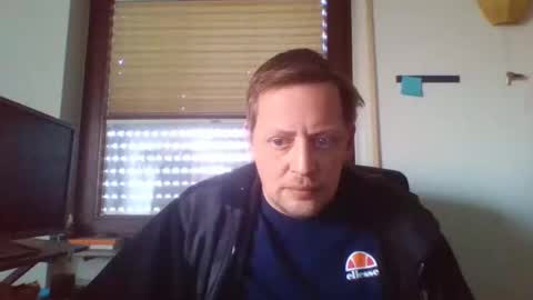 Snapshot of blonde32m chatting on 02/10/25, 11:57 blonde32m online show from 02/10/25, 11:57