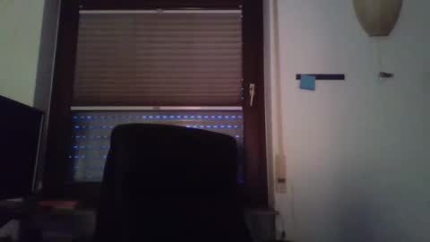 Snapshot of blonde32m chatting on 02/14/25, 04:41 blonde32m online show from 02/14/25, 04:41