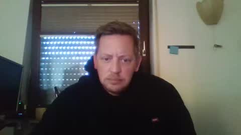 Snapshot of blonde32m chatting on 09/14/25, 05:28 blonde32m online show from 09/14/25, 05:28