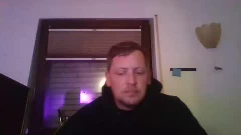 Snapshot of blonde32m chatting on 09/23/25, 05:49 blonde32m online show from 09/23/25, 05:49