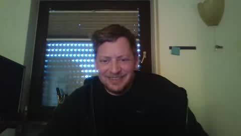 Snapshot of blonde32m chatting on 10/11/25, 05:28 blonde32m online show from 10/11/25, 05:28