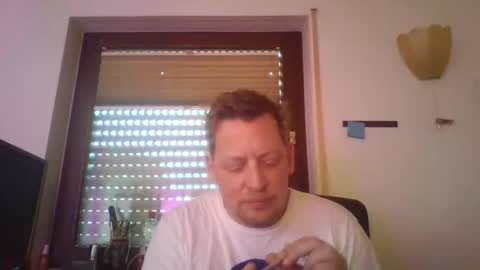 Snapshot of blonde32m chatting on 11/08/25, 06:57 blonde32m online show from 11/08/25, 06:57