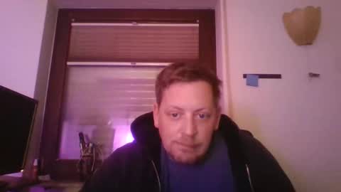 Snapshot of blonde32m chatting on 11/16/25, 04:34 blonde32m online show from 11/16/25, 04:34