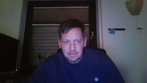 Snapshot of blonde32m chatting on 11/20/25, 10:31 blonde32m online show from 11/20/25, 10:31