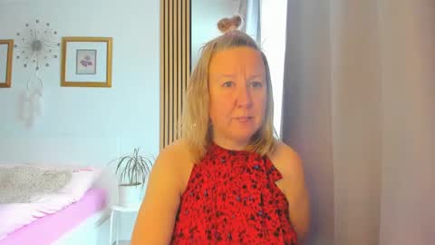 Nicole online show from 03/12/25, 08:30