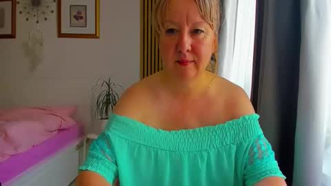Snapshot of blonde_angel20 chatting on 05/18/26, 03:35 Nicole online show from 05/18/26, 03:35