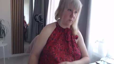 Snapshot of blonde_angel20 chatting on 05/23/26, 05:28 Nicole online show from 05/23/26, 05:28