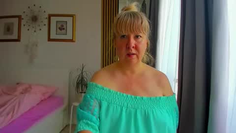 Snapshot of blonde_angel20 chatting on 05/30/26, 05:10 Nicole online show from 05/30/26, 05:10