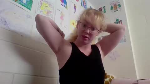 Snapshot of blonde_katie chatting on 02/15/26, 09:11 Katie online show from 02/15/26, 09:11