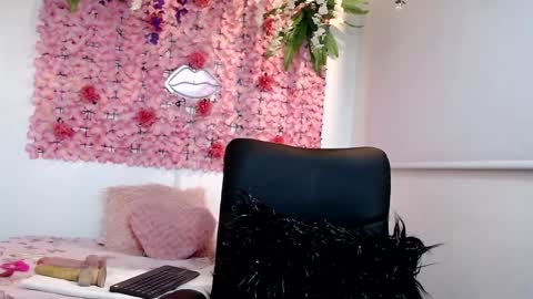 Snapshot of blonde_squirt_ chatting on 12/22/24, 01:01 blonde_squirt_ online show from 12/22/24, 01:01