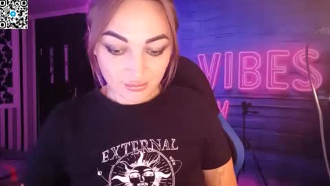 Snapshot of blonde_temptation chatting on 10/17/25, 04:20 Meryem online show from 10/17/25, 04:20