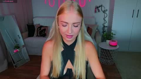 Snapshot of blonde_vibe chatting on 07/02/26, 02:45 Nessa online show from 07/02/26, 02:45