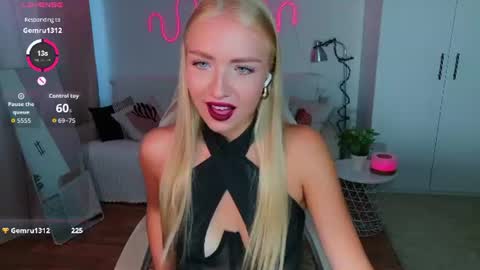 Snapshot of blonde_vibe chatting on 07/12/26, 11:56 Nessa online show from 07/12/26, 11:56