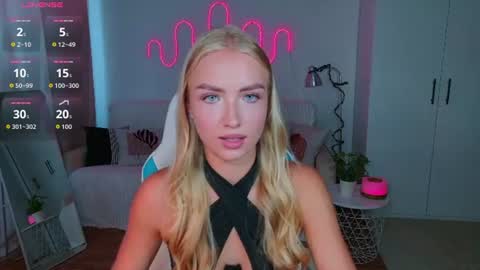 Snapshot of blonde_vibe chatting on 07/22/26, 09:56 Nessa online show from 07/22/26, 09:56