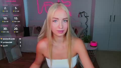 Snapshot of blonde_vibe chatting on 07/23/26, 12:03 Nessa online show from 07/23/26, 12:03