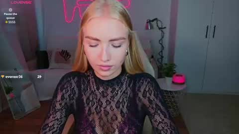 Snapshot of blonde_vibe chatting on 07/24/26, 02:15 Nessa online show from 07/24/26, 02:15