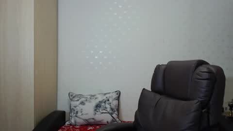 Snapshot of blondeagle chatting on 11/07/25, 08:42 Mr Blond online show from 11/07/25, 08:42