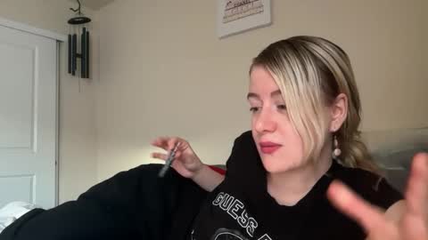 Snapshot of blondebunny999 chatting on 02/27/26, 11:38 blondebunny999 online show from 02/27/26, 11:38