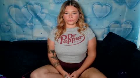 Snapshot of blonderebelxoxo chatting on 04/07/26, 03:40 Tee online show from 04/07/26, 03:40