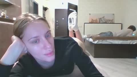 Snapshot of blondi_bondi chatting on 02/02/26, 09:57 Viktoriia online show from 02/02/26, 09:57