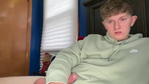 Snapshot of blondiedicks1 chatting on 12/02/25, 02:34 blondiedicks1 online show from 12/02/25, 02:34