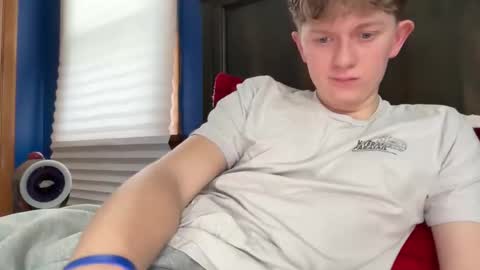 Snapshot of blondiedicks1 chatting on 12/04/25, 01:53 blondiedicks1 online show from 12/04/25, 01:53